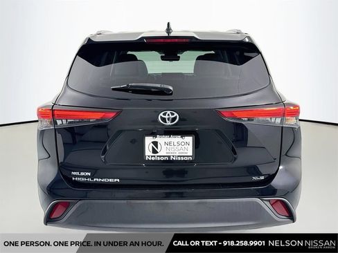 Used 2021 Toyota Highlander XLE FWD image 6