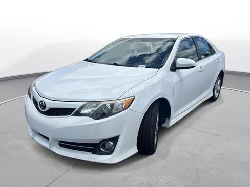 Used 2013 Toyota Camry SE FWD image 2