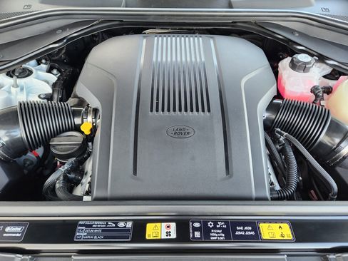 New 2025 Land Rover Range Rover Long Wheelbase SE image 32