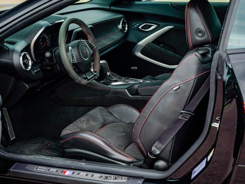 Used 2022 Chevrolet Camaro ZL1 RWD image 32
