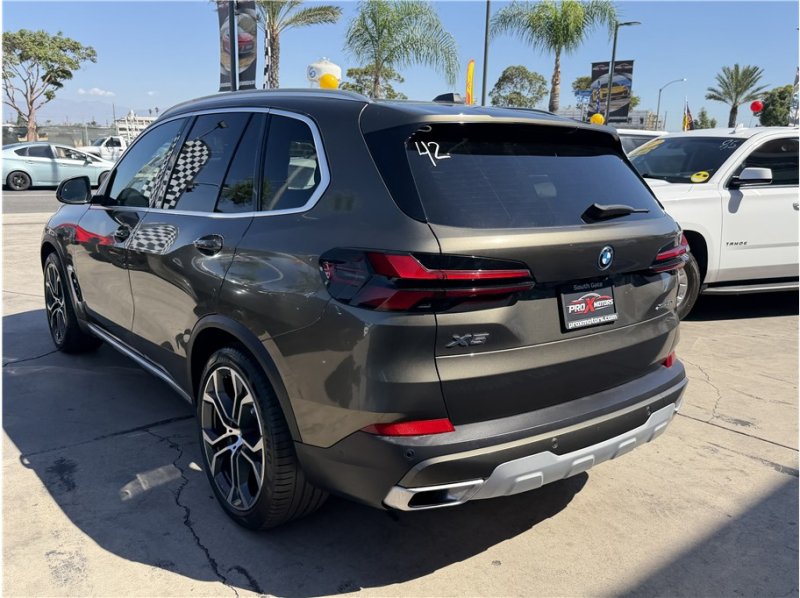 Used 2024 BMW X5 xDrive50e w/ Premium Package AWD/4WD image 4