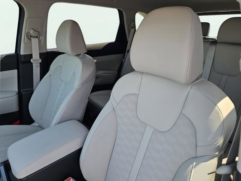 New 2026 Kia Sorento S FWD image 17