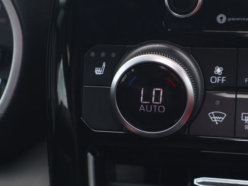 Used 2022 Toyota Highlander XSE FWD image 25