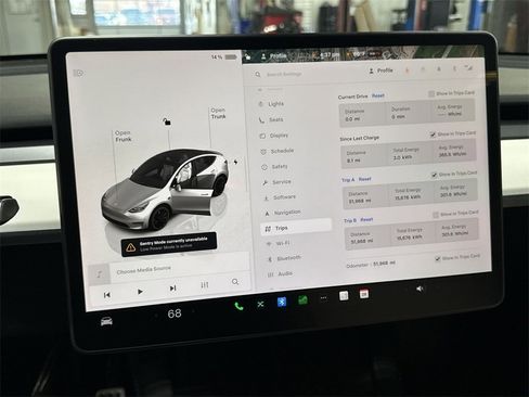 Used 2023 Tesla Model Y Performance image 18