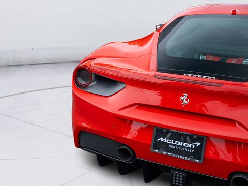 Used 2016 Ferrari 488 GTB RWD image 16