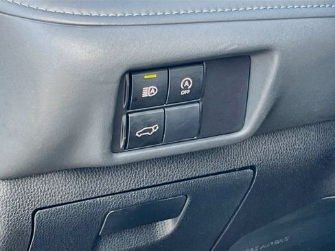 Used 2024 Toyota Highlander XLE FWD image 10