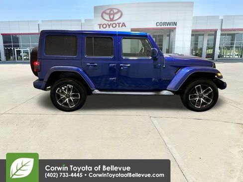 Used 2020 Jeep Wrangler Unlimited Sahara image 9