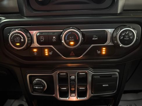 Used 2020 Jeep Gladiator Sport w/ Quick Order Package 24S AWD/4WD image 21