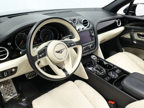 Used 2017 Bentley Bentayga AWD/4WD image 23