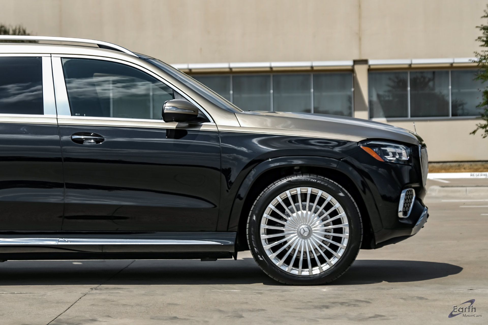 Used 2024 Mercedes-Benz Maybach GLS 600 4MATIC image 24