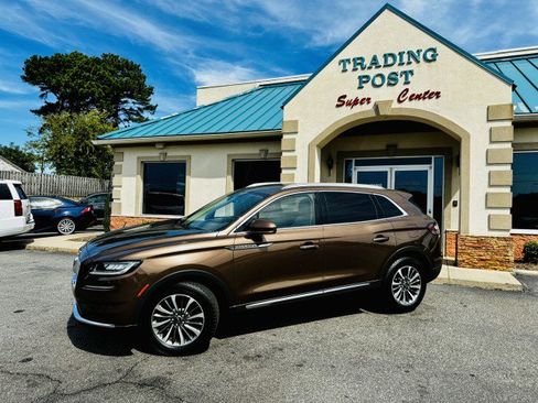 Used 2022 Lincoln Nautilus FWD w/ Premium Package image 3