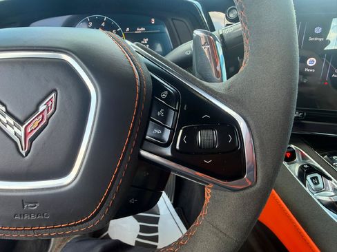 Used 2025 Chevrolet Corvette Stingray Premium Conv w/ Z51 Performance Package RWD image 21