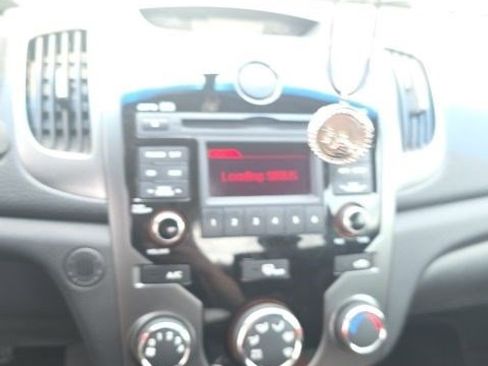 Used 2013 Kia Forte Koup EX image 10