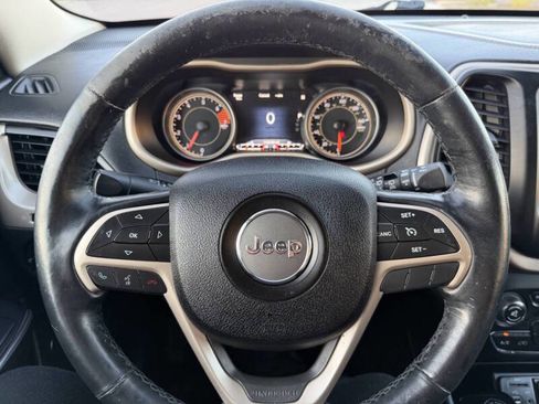 Used 2016 Jeep Cherokee Limited image 16