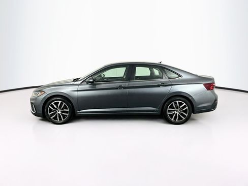 Used 2025 Volkswagen Jetta SE FWD image 4
