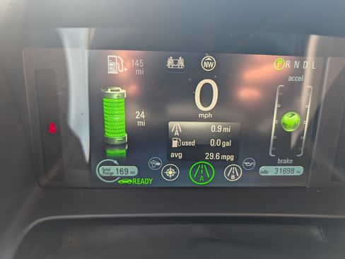 Used 2014 Chevrolet Volt FWD image 17