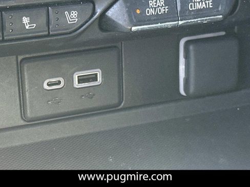 Used 2021 Chevrolet Tahoe High Country w/ Premium Package RWD image 31