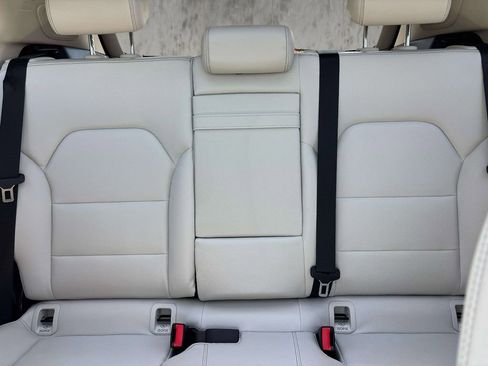 Used 2019 Mercedes-Benz GLA 250 4MATIC image 10