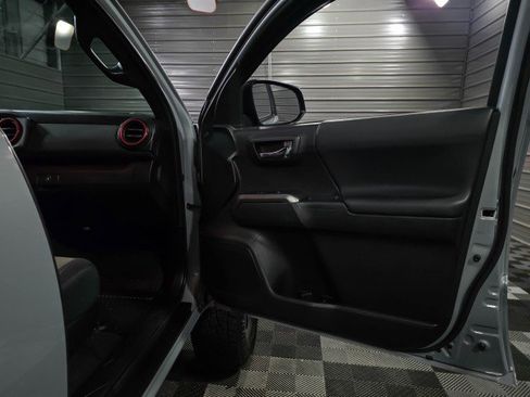Used 2021 Toyota Tacoma TRD Sport w/ Technology Package AWD/4WD image 34