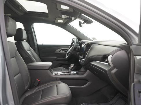 Used 2023 Chevrolet Traverse LT w/ LT Premium Package AWD/4WD image 11