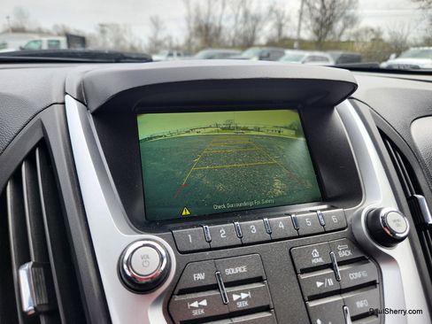 Used 2017 Chevrolet Equinox LT image 3