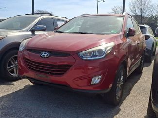 Used 2015 Hyundai Tucson SE video 1
