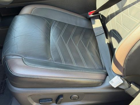 Used 2022 Nissan Pathfinder Platinum w/ Cargo Package FWD image 24