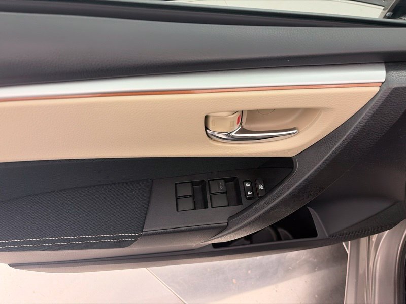 Used 2015 Toyota Corolla LE FWD image 20