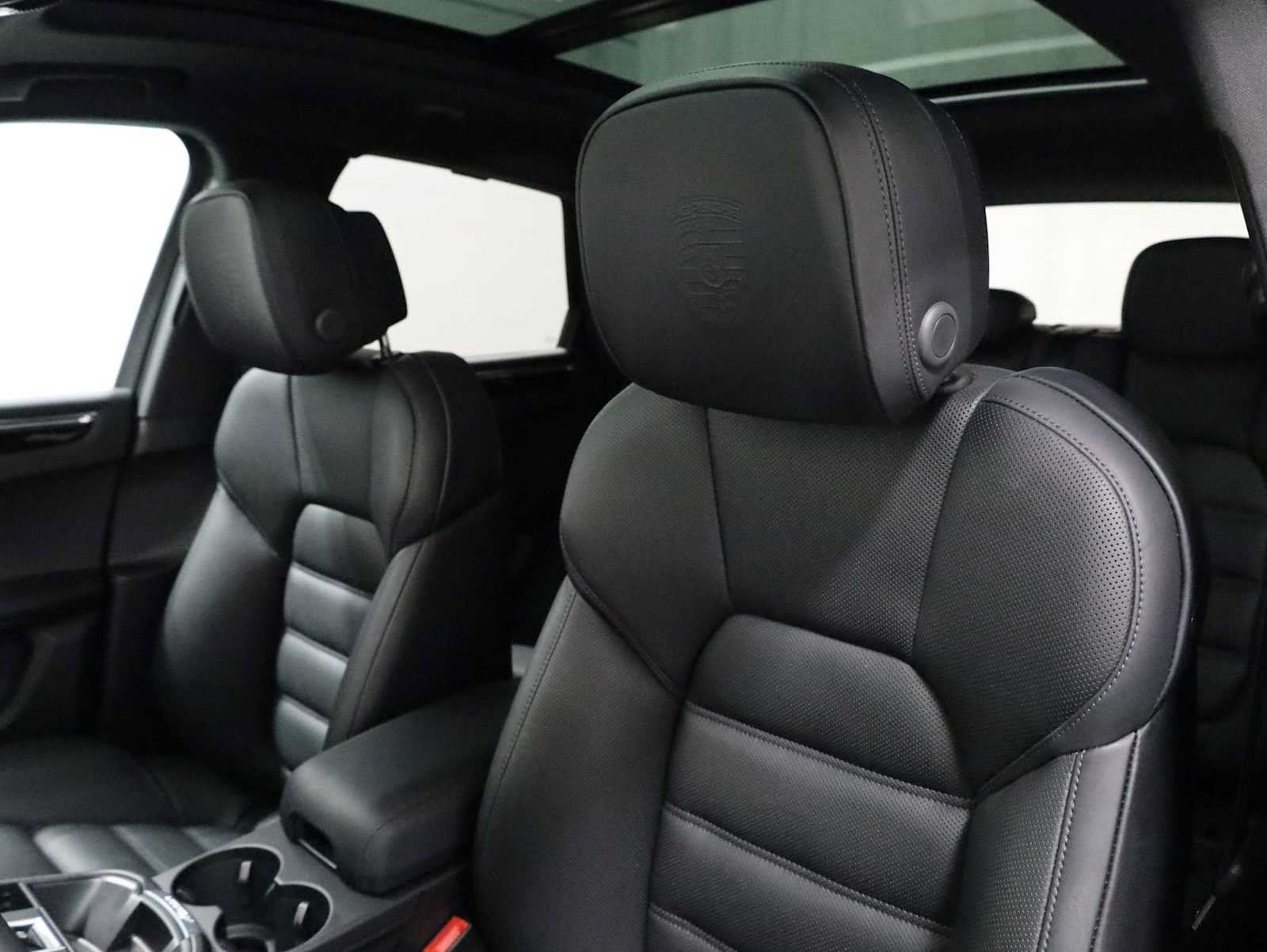 Used 2026 Porsche Macan AWD/4WD image 19