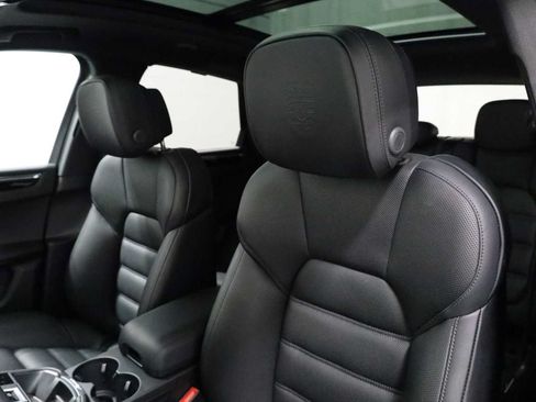 Certified 2026 Porsche Macan AWD/4WD image 19