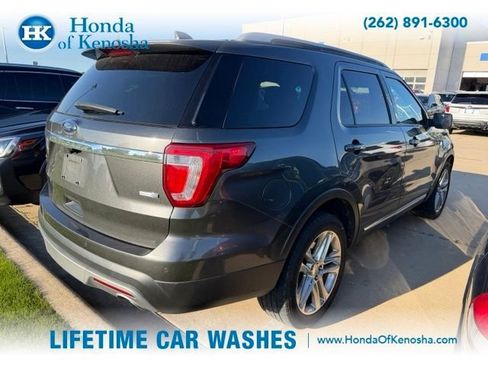 Used 2016 Ford Explorer XLT w/ Equipment Group 202A AWD/4WD image 2