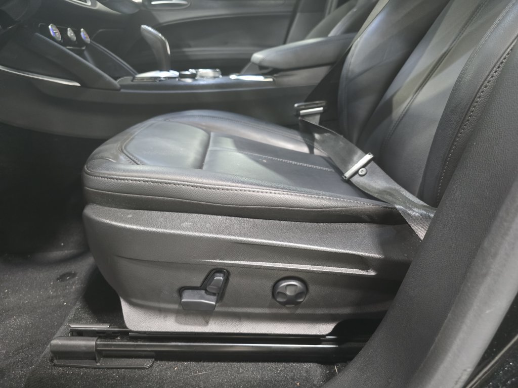 Used 2023 Alfa Romeo Stelvio Sprint RWD image 18