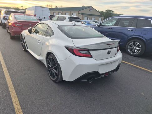 Used 2023 Toyota GR86 Premium image 2