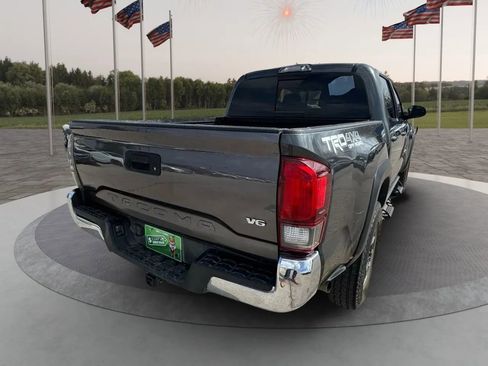 Used 2018 Toyota Tacoma TRD Off-Road image 28