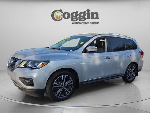 Used 2017 Nissan Pathfinder Platinum FWD image 1