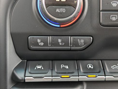 Used 2019 Chevrolet Silverado 1500 High Country AWD/4WD image 34