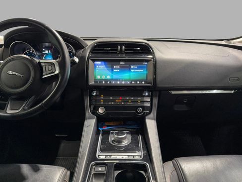 Used 2020 Jaguar F-PACE Prestige image 29