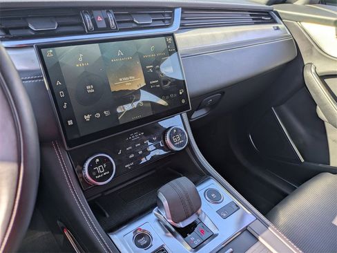 Used 2024 Jaguar F-PACE R-Dynamic S image 21