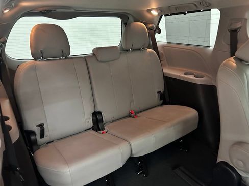 Used 2019 Toyota Sienna Limited Premium AWD/4WD image 16
