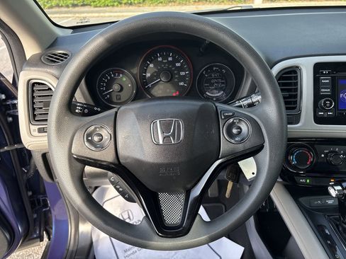Used 2017 Honda HR-V LX image 11