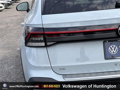 Certified 2025 Volkswagen Taos SE w/ Panoramic Sunroof Package image 12