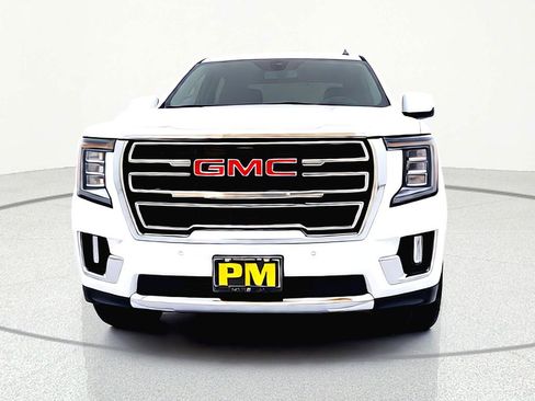 Used 2022 GMC Yukon XL SLT w/ SLT Premium Package image 3