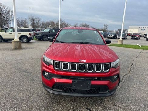 Used 2025 Jeep Compass Latitude image 2