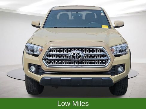 Used 2016 Toyota Tacoma TRD Off-Road w/ Premium & Technology Package AWD/4WD image 2