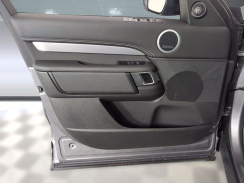 Certified 2025 Land Rover Discovery Dynamic SE image 17