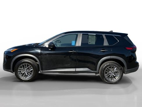 Used 2024 Nissan Rogue S image 2