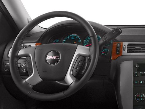 Used 2014 GMC Yukon SLT w/ SLT-2 Equipment Package AWD/4WD image 9