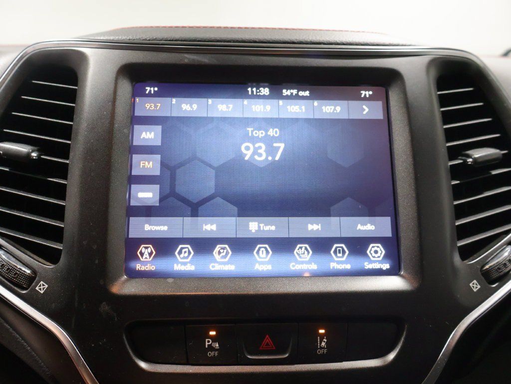 Used 2021 Jeep Cherokee Trailhawk w/ Comfort/Convenience Group AWD/4WD image 25