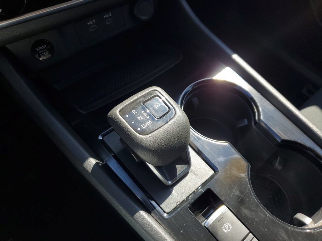Used 2024 Nissan Rogue S AWD/4WD image 24