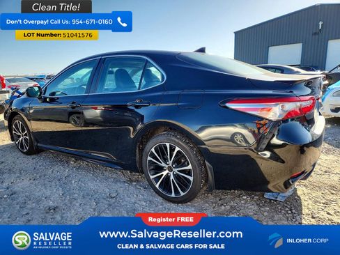 Used 2019 Toyota Camry SE FWD image 3